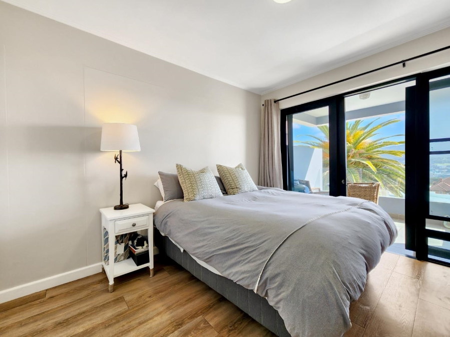 2 Bedroom Property for Sale in Vredehoek Western Cape